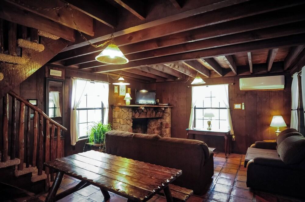 Bear Creek Motel And Cabins photo 37