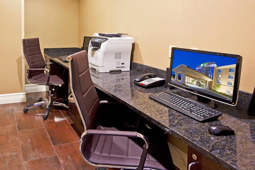 Holiday Inn Express Hotel & Suites Saint Augustine North by IHG photo 14