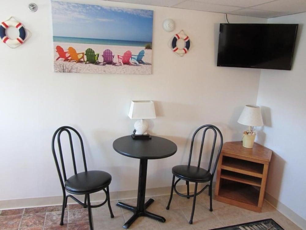 Green Dolphin Motel photo 74