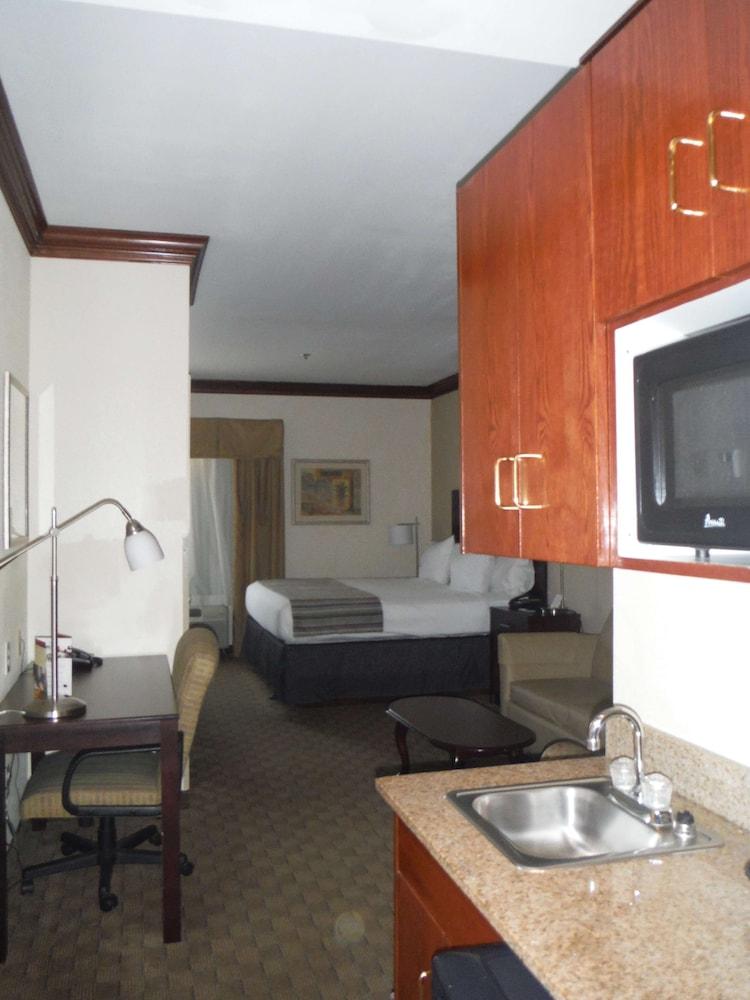 Spark by Hilton Spring Lake Fayetteville photo 10