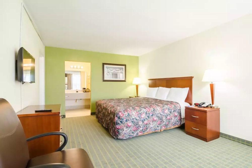 OYO Hotel Greensboro East I 40 photo 12