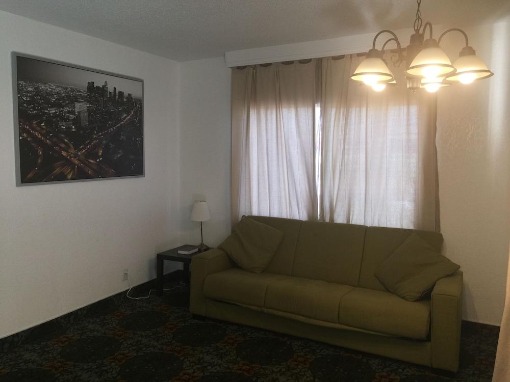 Tradewinds Hotel LAX Airport photo 27