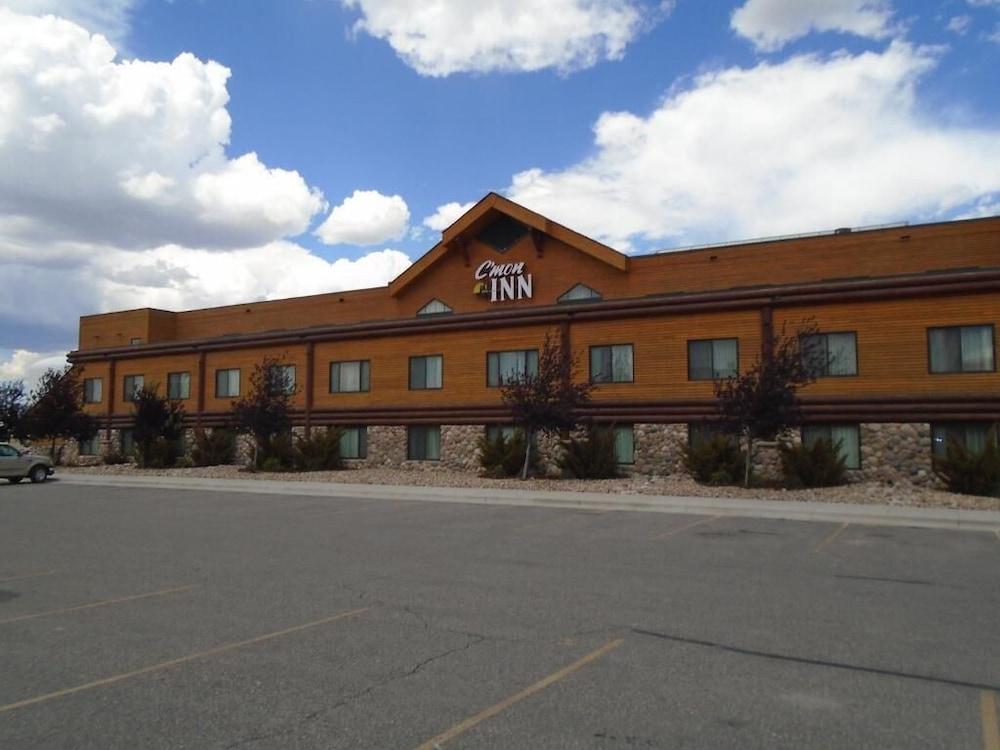 Casper C'mon Inn Hotel & Suites photo 9