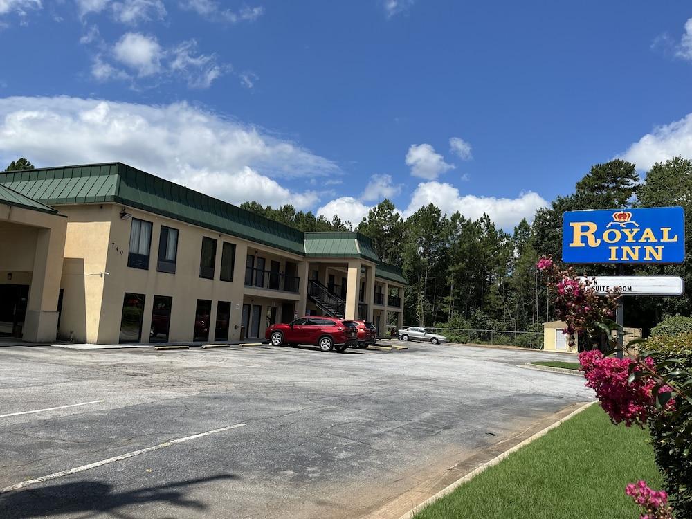 Royal Inn & Suite photo 1