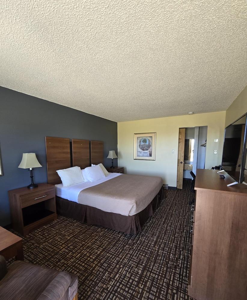 Econo Lodge Eagle Nest photo 29