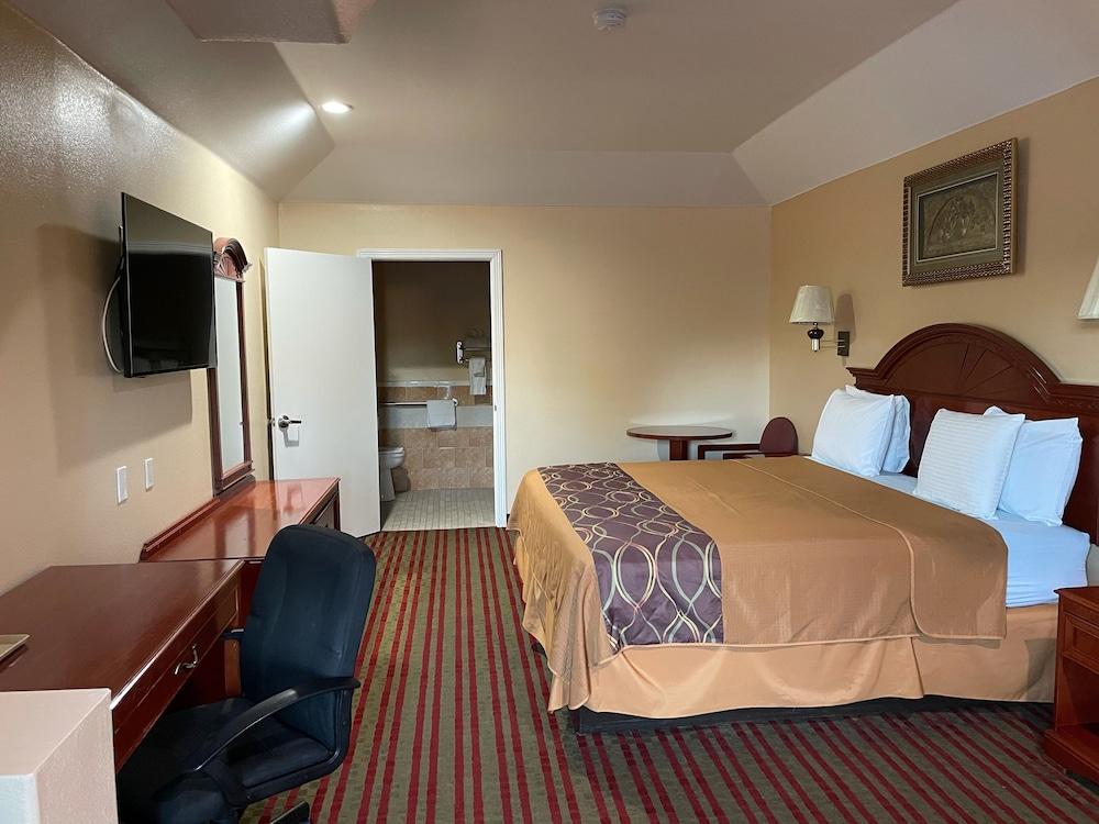 Executive Inn And Suites photo 5