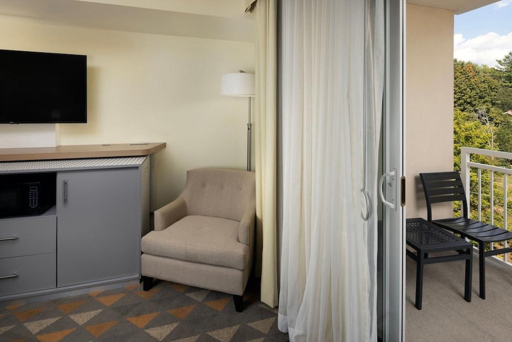 AC Hotel by Marriott Asheville Biltmore Village photo 12