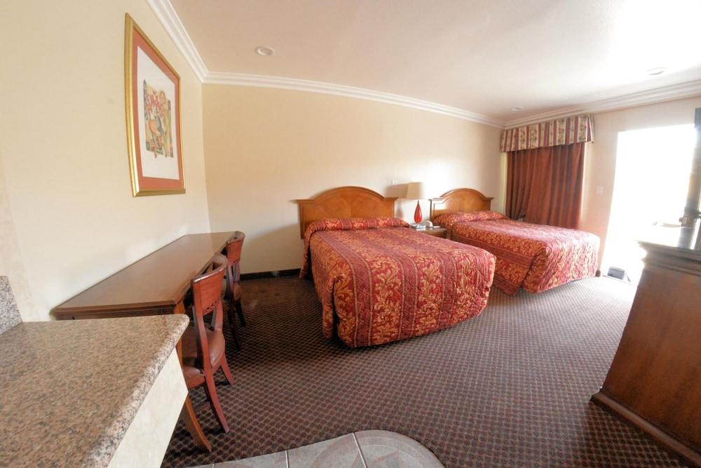 Palace Inn Oxnard photo 28