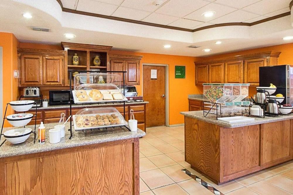 Shary Inn and Suites photo 24