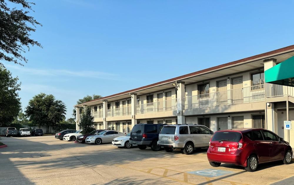 LUXURY INN photo 2