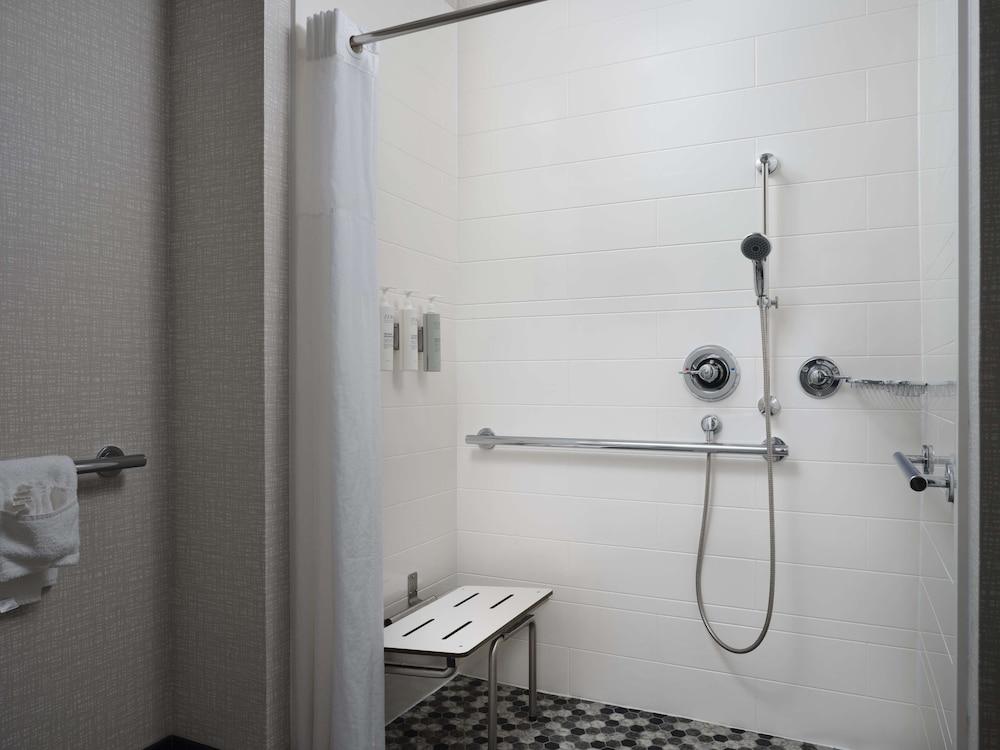 Hampton Inn & Suites Dallas-DFW ARPT W-SH 183 Hurst photo 26