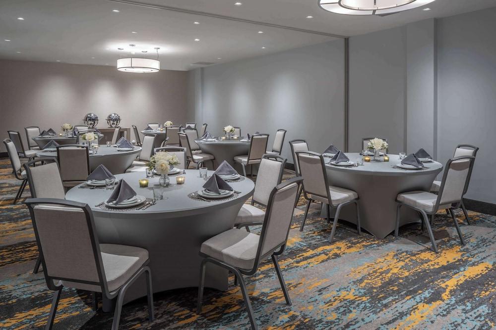 DoubleTree by Hilton Miami North I-95 photo 20