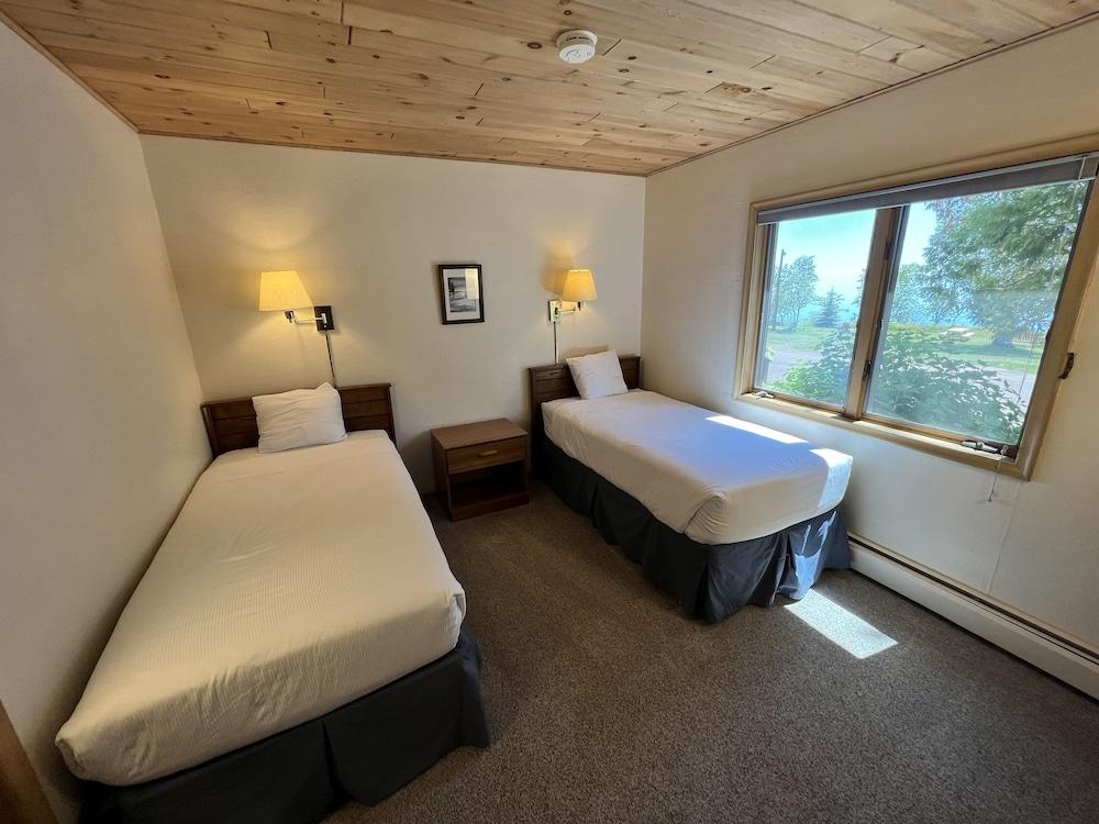 Thomsonite Beach Inn photo 43