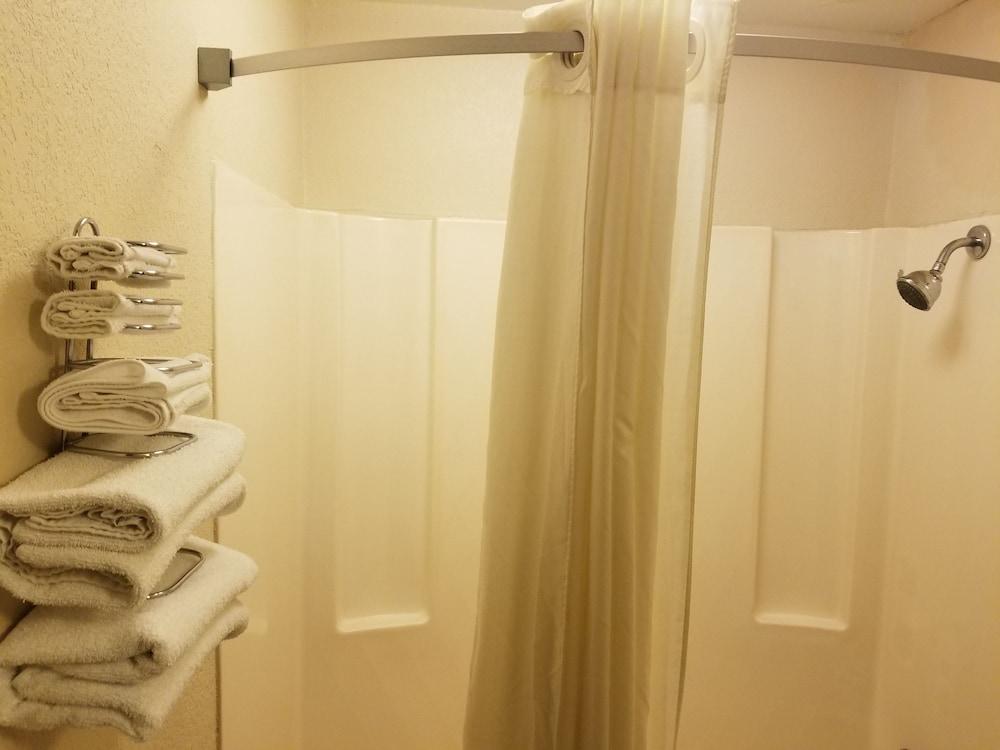 Americas Stay Inn photo 28