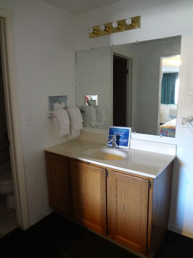 The Crow Peak Lodge photo 2