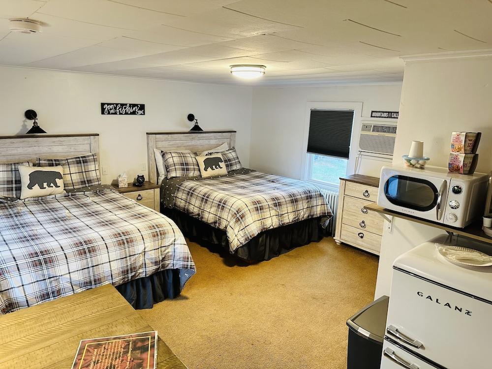 Maple Leaf Motel photo 8