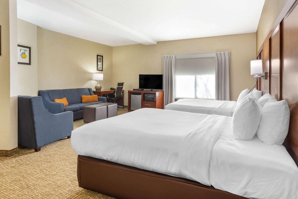 Comfort Suites Wilson I-95 photo 13