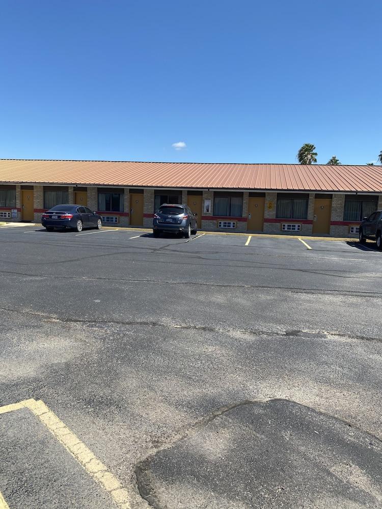 Executive Inn and Suites photo 9