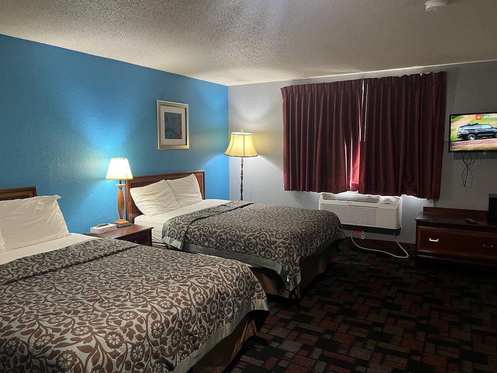 Rodeway Inn Whitehall photo 4