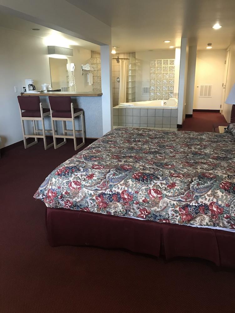 Thunderbird Motel photo 9