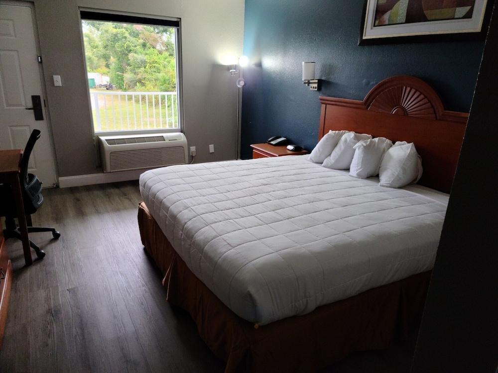 Baymont by Wyndham Marianna photo 11