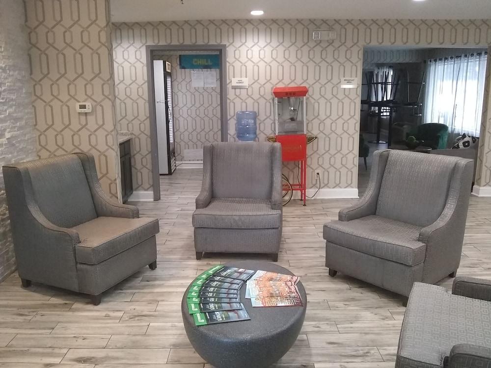 Clarion Pointe - Greensboro Coliseum Area photo 7
