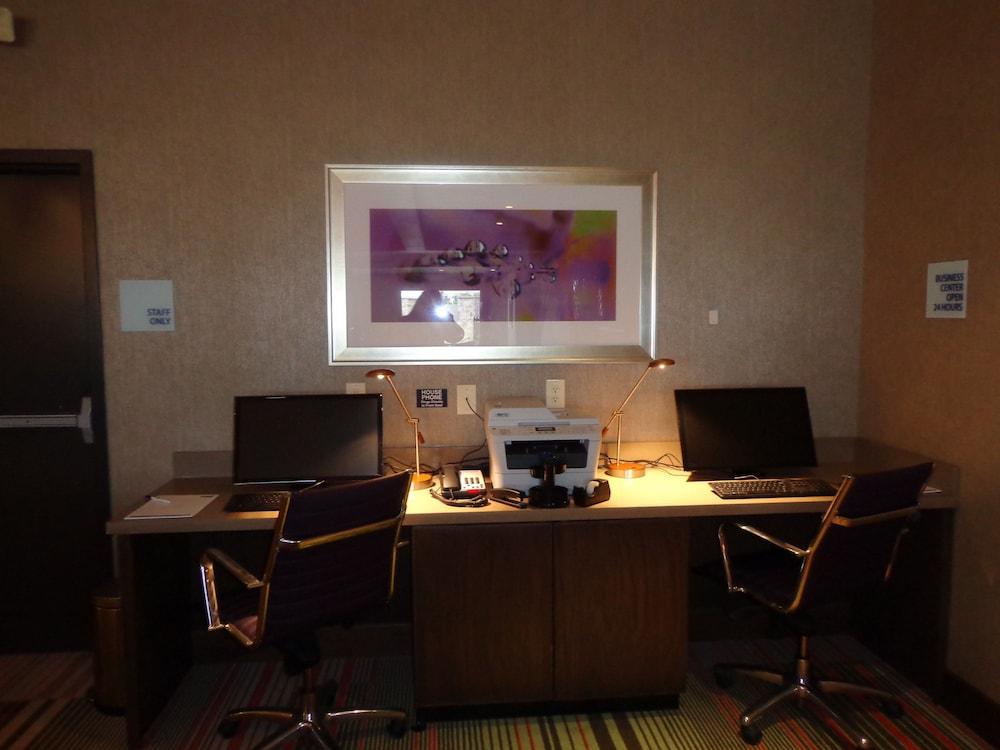 Holiday Inn Express Frisco Legacy Park Area by IHG photo 9