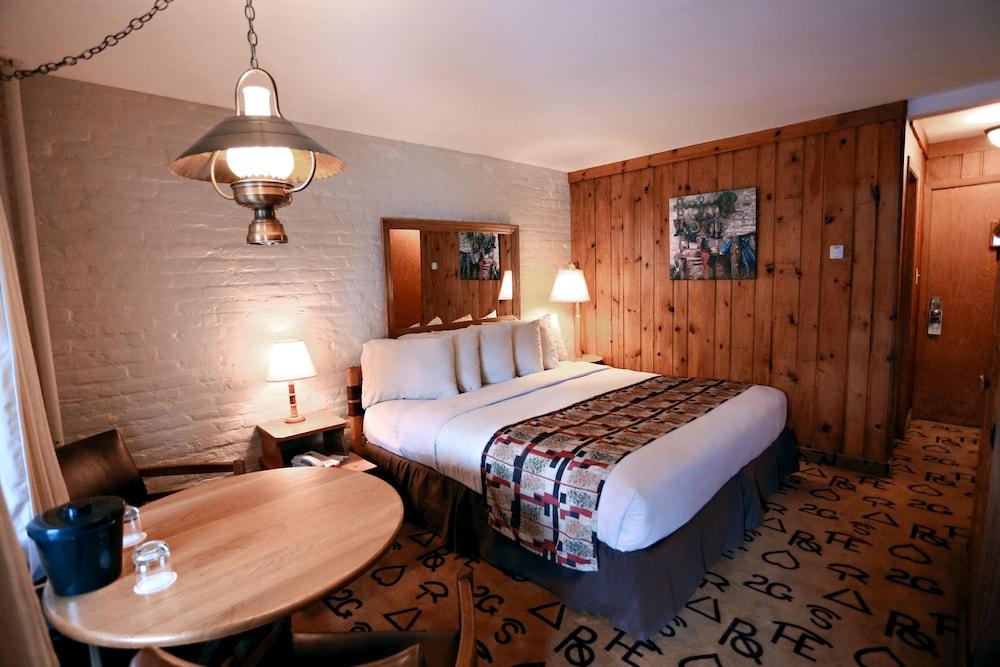 Dude Rancher Lodge photo 7