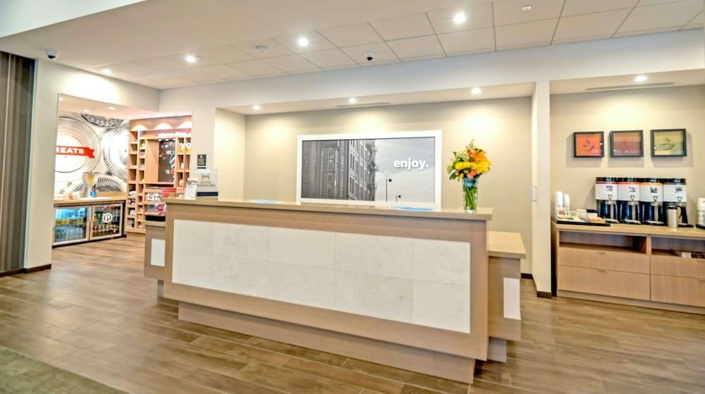 Hampton Inn Chicago North-Loyola Station photo 4