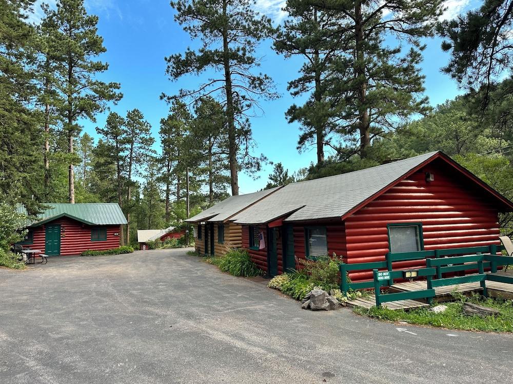 Ponderosa Pines Inn and Cabins photo 84
