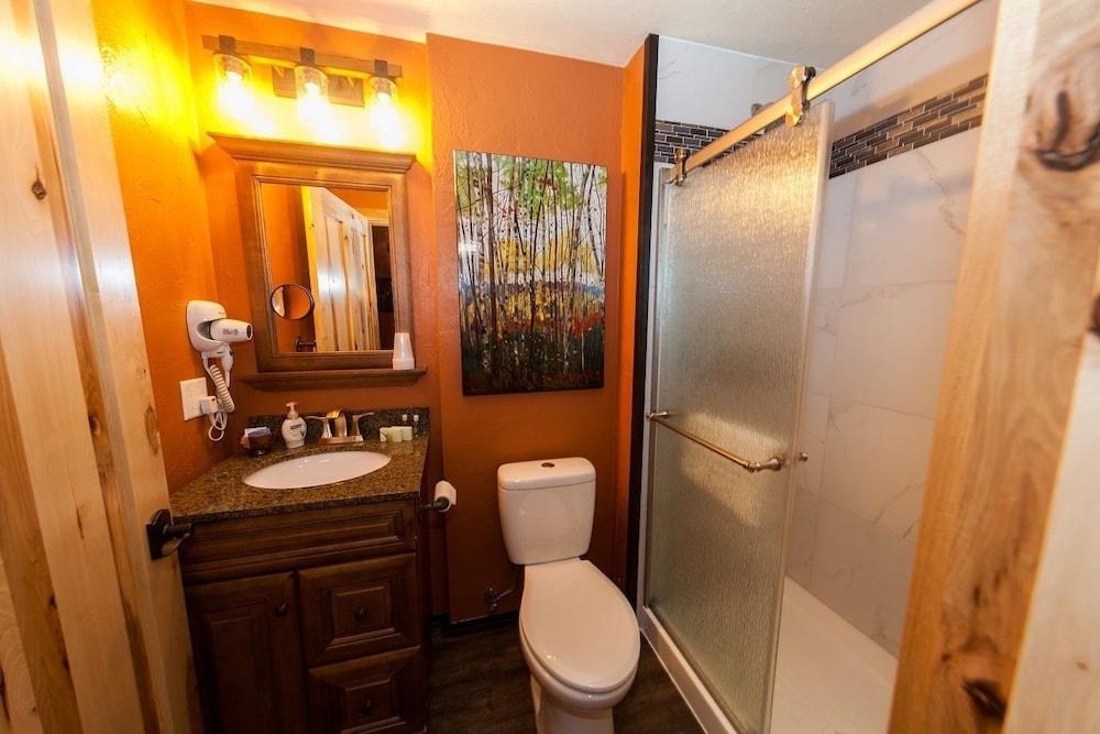 Log Cabin Lodge & Suites photo 71
