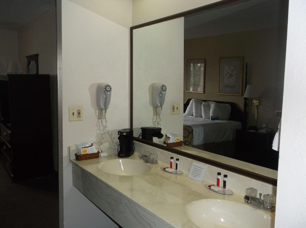 Baymont by Wyndham Metropolis photo 30