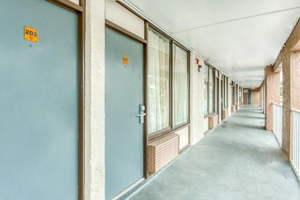 RW Hotel photo 12