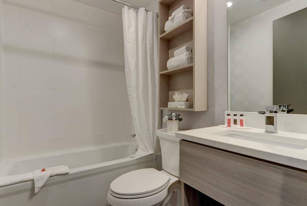Microtel Inn by Wyndham Long Island City photo 25