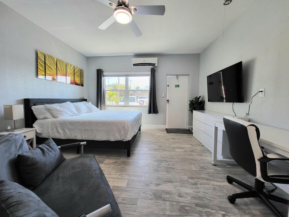 Barefoot Mailman Inn & Suites photo 13