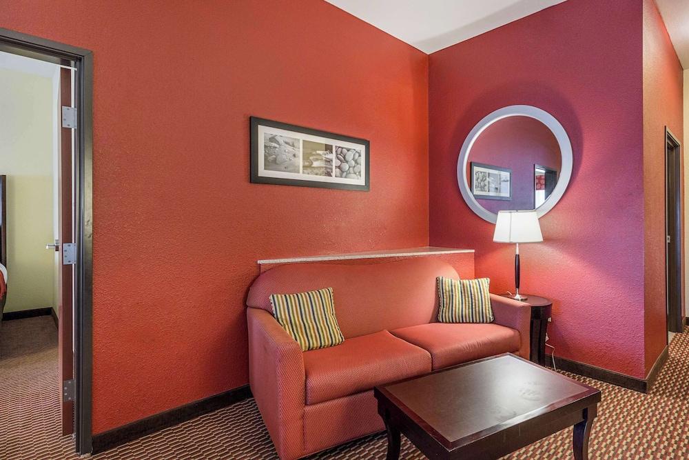 Comfort Suites Leesville near Fort Johnson photo 45