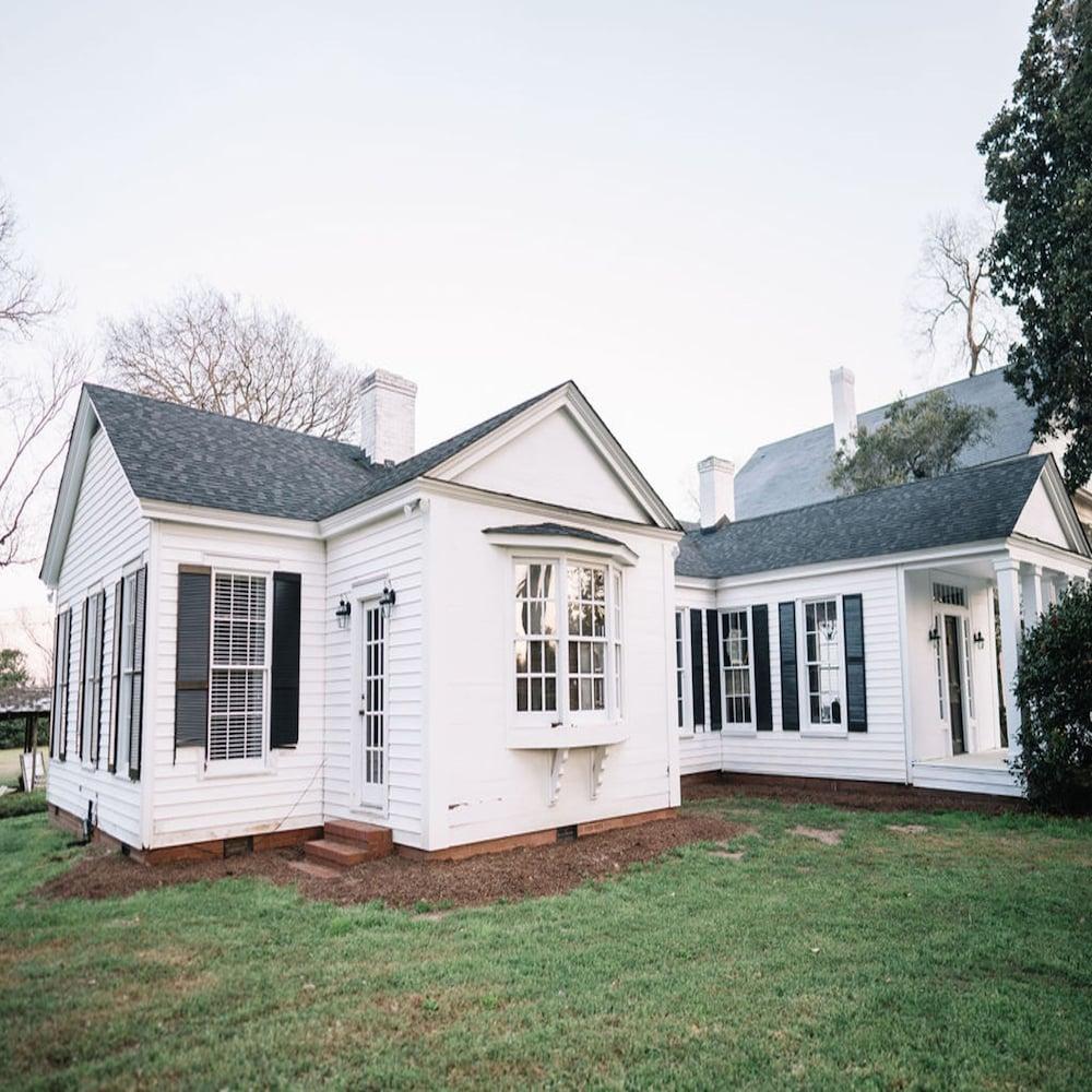 Historic Antebellum Manor photo 48