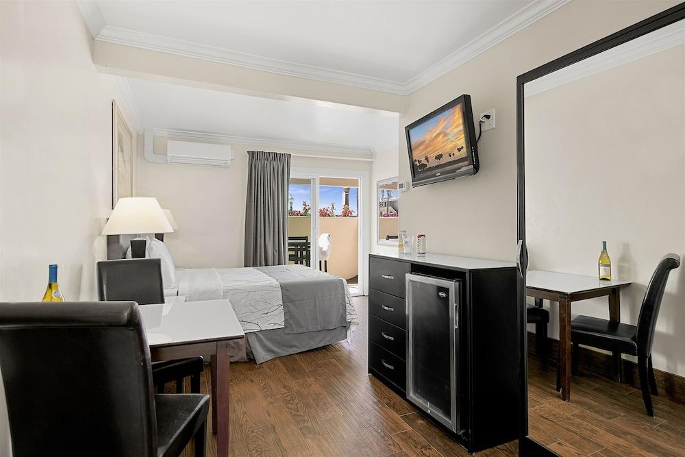 Ocean Beach Hotel photo 48