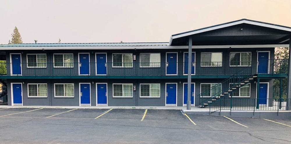 Pine Needles Inn — hotel in Mount Shasta