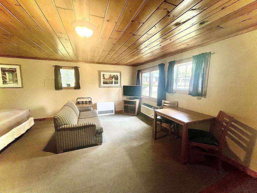 Hanging Horn Lakeside Resort photo 89