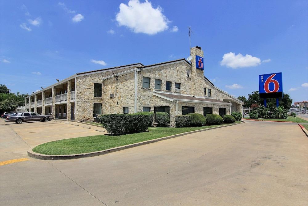 Motel 6 Austin, TX - Central Downtown UT photo 37
