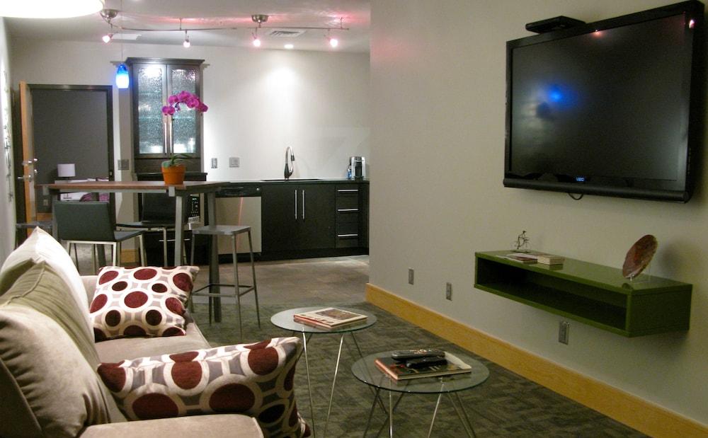 Suites at 118 photo 3