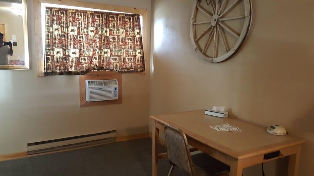 Trails End Motel photo 39