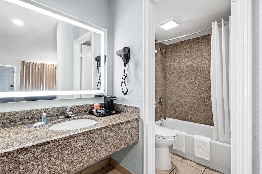 Suburban Studios Harvey - New Orleans photo 2