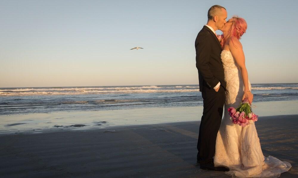 The Salty Mermaid Oceanfront Hotel photo 11