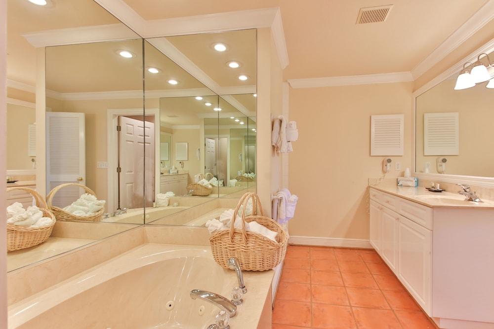 Tortuga Inn Beach Resort photo 69