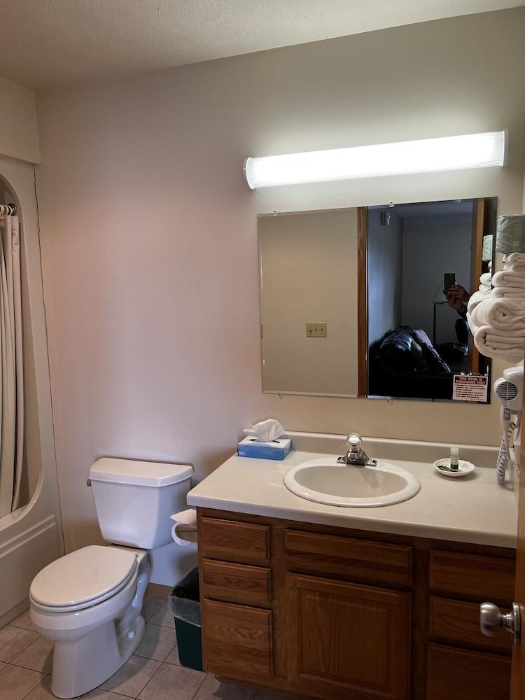 Budget Host Inn & Suites photo 26