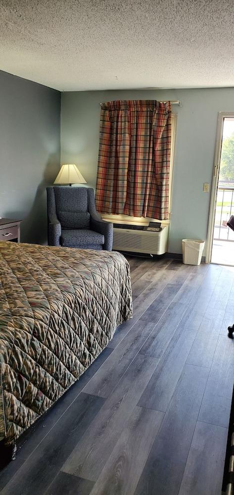 Palmetto Inn photo 11