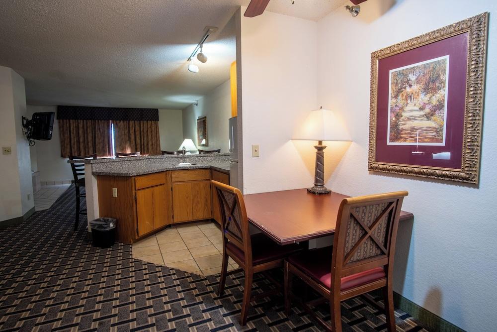 Blue Way Inn & Suites Eagan photo 2