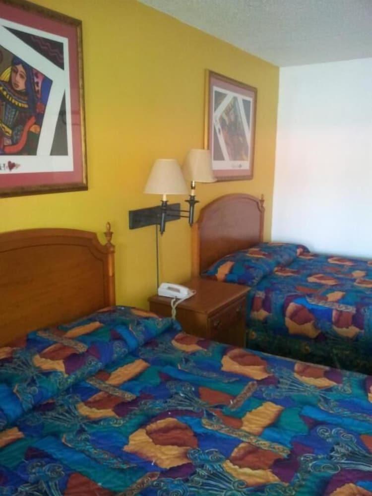 Deluxe Inn photo 5